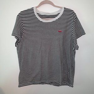 Levis Perfect Crew Top